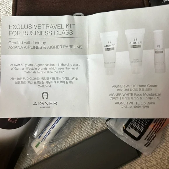 Etienne Aigner Business Class Amenities Bag New Tan Canvas with Amenit… - Picture 3 of 6